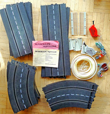 Märklin Sprint Autorennbahn: 18 Fahrbahnstücke, 2 Regler und Kleinteile