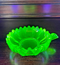 Uranglas Dessertschale Pressglas SCHWEPNITZ! TOP ZUSTAND!