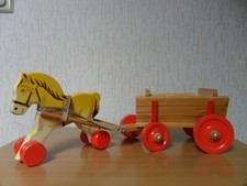Holzspielzeug: Pferdewagen [ PLAHO / DDR ]