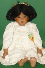 Farbige Porzellankopfpuppe