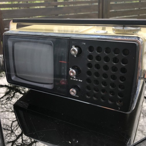 Universum 2216 radio - universum, tv