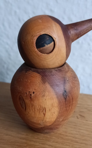 Holzvogel angelehnt - , an