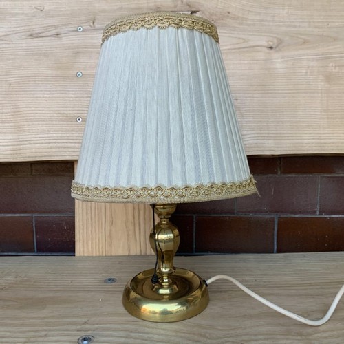 Table lamp pleated brass