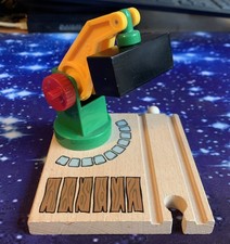 Brio Holzeisenbahn 33245 Magnetkran Verladekran mit Frachtstück 360 Grad drehbar