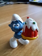 Schlumpf mit Geburtstagstorte