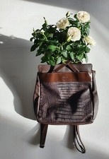 Handtasche Kleiner Rucksack Lack Kroko-Optik Tamaris Braun Maronenfarben