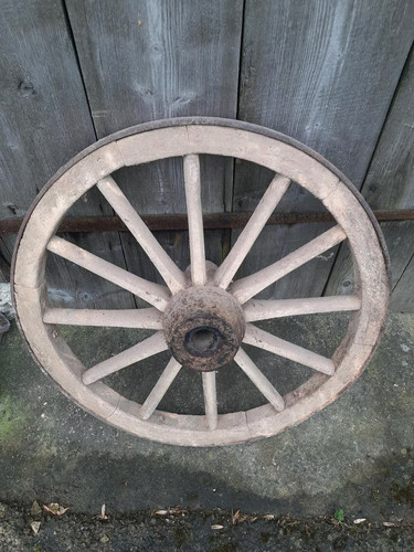 Altes wagenrad holzspeichenrad - altes,