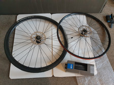 Laufradsatz b.o.r. , Novatec 28 Zoll/ für Schnellspanner/ Reifen u. Bremsscheibe