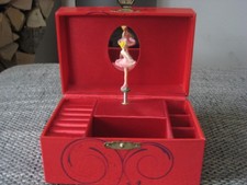 Schmuckdose Spieluhr mit Melodie Ballerina  15 x 10 x 8 cm Schatulle rot