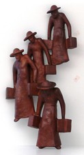- schönes Relief aus Holz