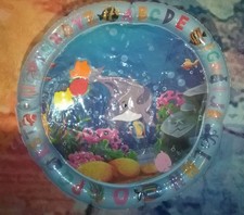 Interaktive Wasser-Spielmatte für Katzen mit schwimmenden Fischen Kickball-Spiel