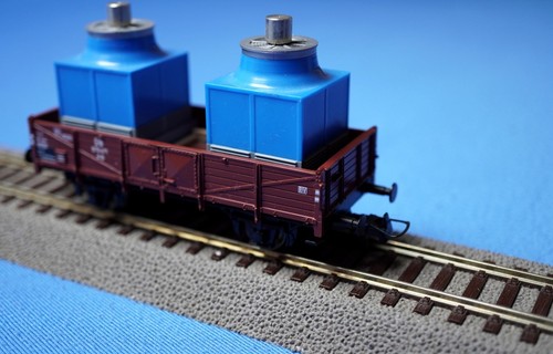 Niederflurwaggon mit 2 - h0,
