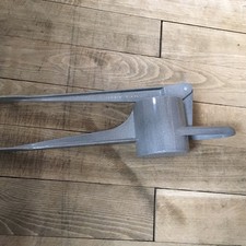 Kull Original Spätzle Schwob Spätzlepresse Grau mit abnehmbarem Hebel Drücker