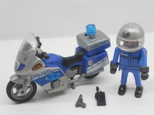 Polizist mit Motorrad