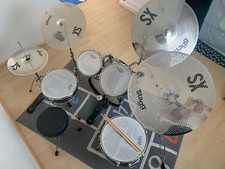 FAST WIE NEU: Schlagzeug für Kids (reduzierte Lautstärke: Pearl Roadshow Junior