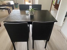 Esstisch Massivholz Kiefer Dunkelbraun 120 Auf 80 Cm und 4 passende Stühle