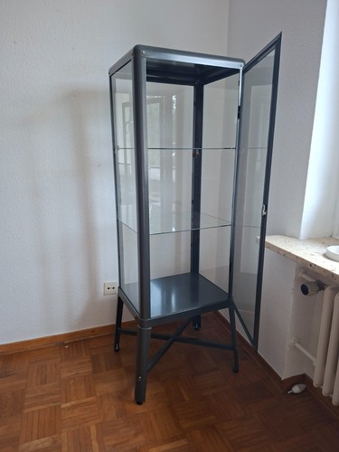 Gebrauchte glasvitrinen von - gebrauchte,
