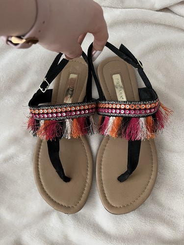Schöne sandalen mit bunten - sandalen,