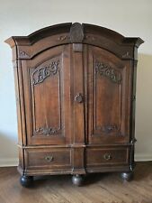 Barocker Dielenschrank in Eiche mit Schnitzereien