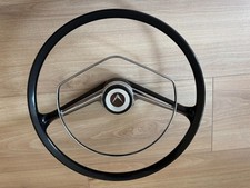 Lenkrad aus Oldtimer Volvo PV 544 mit Gebrauchs- und Abnutzungsspuren