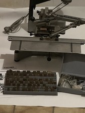 GRAVOGRAPH IM3 Graviermaschine mit Schriftsatz und viel Zubehör