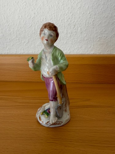 Junge mit spaten - junge, spaten,