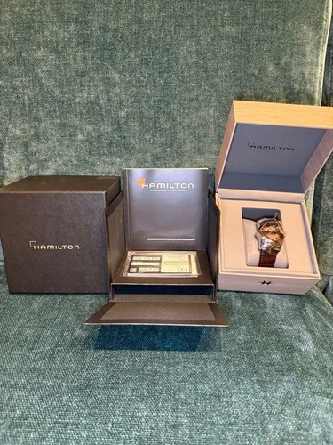 Near mint box paper - /,