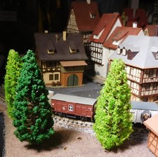 20  dunkel- und mittelgrüne