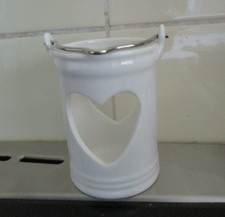 Sandra Rich - Porzellan Windlicht weiß in Milchkannenform mit Herz Motiv