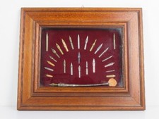 Bild Schaukasten Schreibfedern