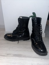 Solovair Stil Doc Martens