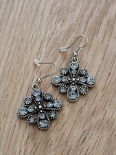 Ohrringe gold mit weißen Strasssteinen von Bijou Brigitte Modeschmuck