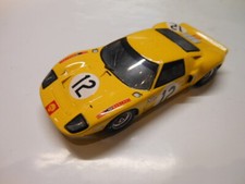 Gut gebauter Ford GT 40 Scaleracer auf MOMO Anglewinder Chassis 1:24