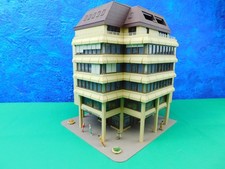 A05 Kibri H0 Gebäude 8218 Hochhaus mit Ladenpassage und Penthaus fertig gebaut