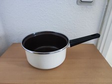  DDR Emaille Topf Stieltopf / Kasserolle Retro - beige ca 9 x 18 cm aus Nachlass