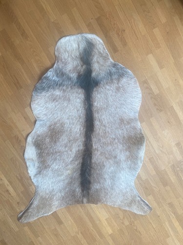 Ziegenfell als kleiner teppich - ziegenfell,