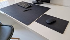 Schreibtischunterlage Just Kunst Leder mit Mauspad in 3 Grössen und in 7 Farben
