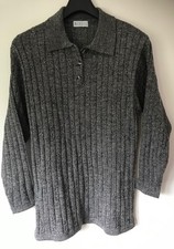 Pullover im Polo-Stil