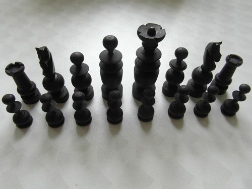 Antike schachfiguren aus holz - antike,