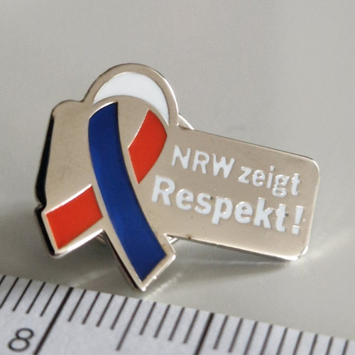 Pin nrw zeigt respekt - „nrw, respekt!“