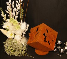 Würfel Weinrebe Edelrost Skulptur Säule Rost Metall