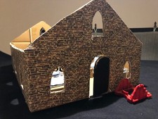 Eigenbau Ritterburg Wohngebäude mit 3 Playmobil Rittern u. Drachen und Zubehör  