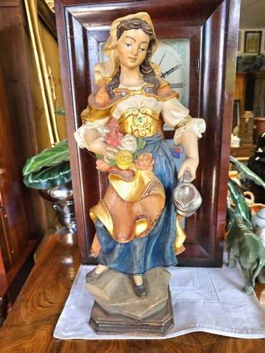Schöne geschnitzte holzfigur - geschnitzte,