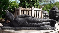 Buddha liegend  Indonesien Lavastein Skulptur Statue Feng Shui Garten Dekoration