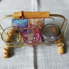 5 bunte Schnapsgläser mit