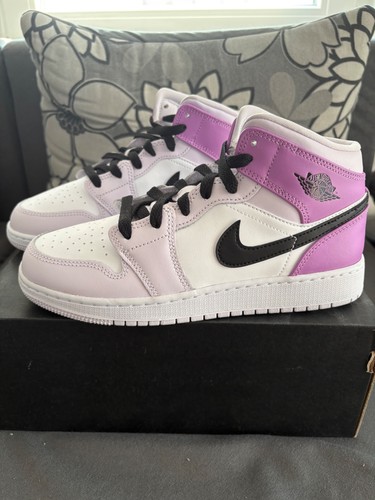 Nike air jordan mid - 1,