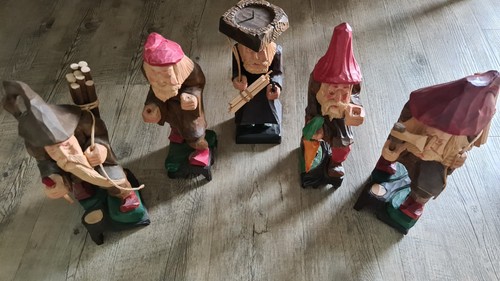 Handgeschnitzte holzfiguren - handgeschnitzte, /