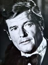 Autogramm Roger Moore - Aufdruck