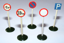 SWART DDR Spielzeug HO H0 Modelleisenbahn Blech Verkehrszeichen Verkehrsschilder