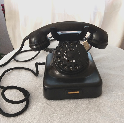 Antikes wählscheiben telefon - antikes, wählscheiben-telefon